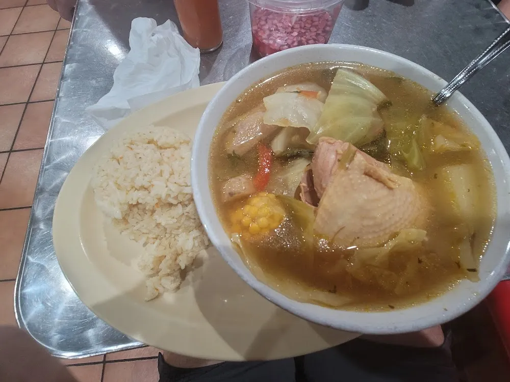 Caldo de Pollo