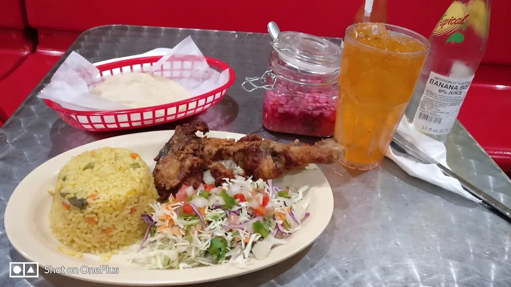 Pollo Frito Ensalada Arroz Picante